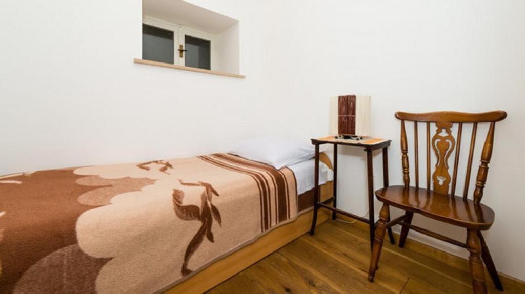 Old Town Budget Apartment *