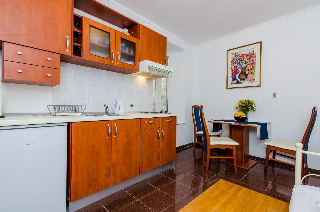 Old Town Budget Apartment *